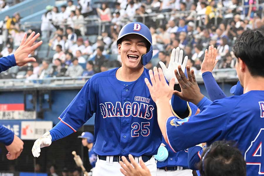 4号2ランを放った石川昂弥【写真:産経新聞社】