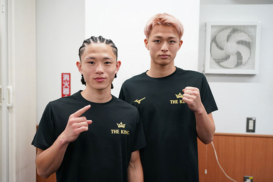 取材に応じた片岡雷斗(左)と弟・叶夢【写真:澤田直人】