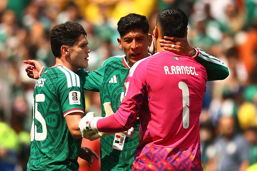 南アフリカに2-0で勝利したメキシコ代表【写真：ロイター】