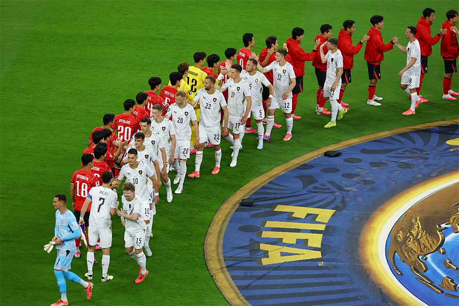 W杯で対戦したチェコと韓国【写真：ロイター】