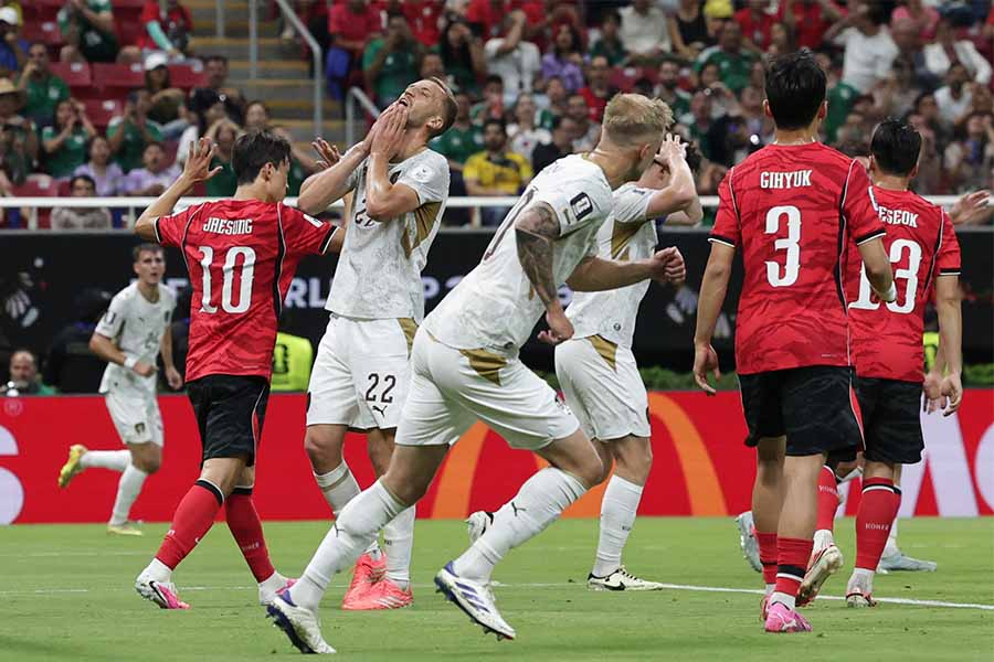 W杯で対戦したチェコと韓国【写真：ロイター】