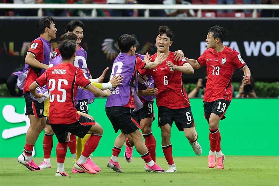 チェコに逆転勝ちを収めた韓国代表【写真:ロイター】