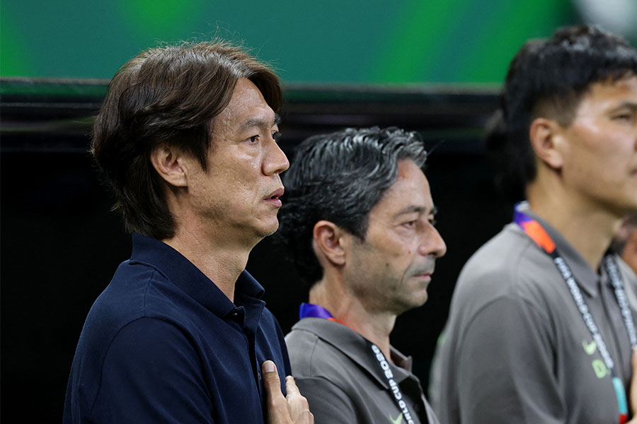 チェコ戦を指揮した韓国代表のホン・ミョンボ監督【写真:ロイター】