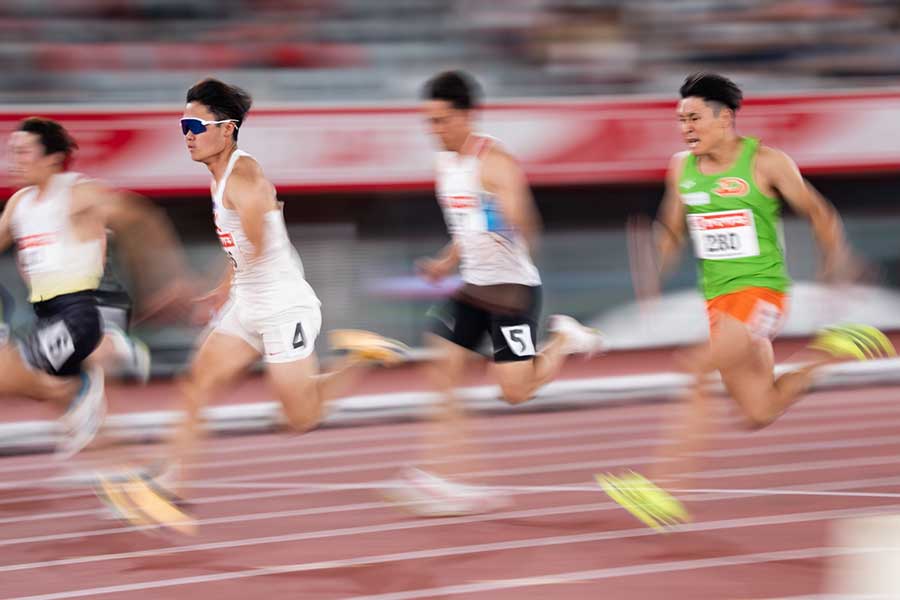 急成長につながった理由を語った小室(左から2番目)【写真:奥井隆史】