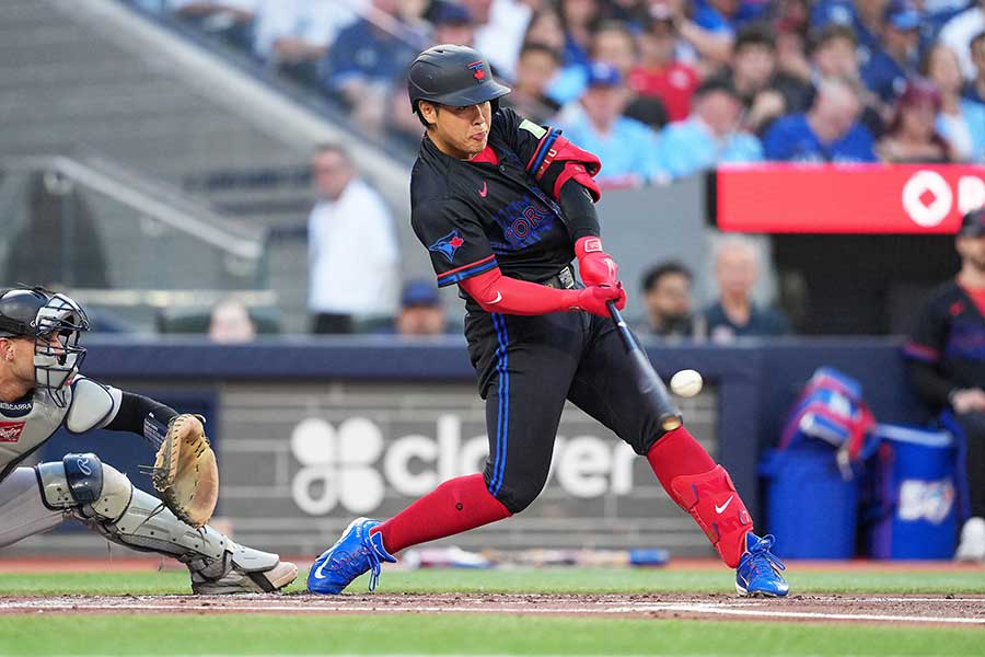 14号2ランを放った岡本和真【写真：ロイター】
