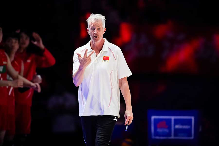 中国のフィタル・ヘイネン監督【写真:Volleyball World提供】