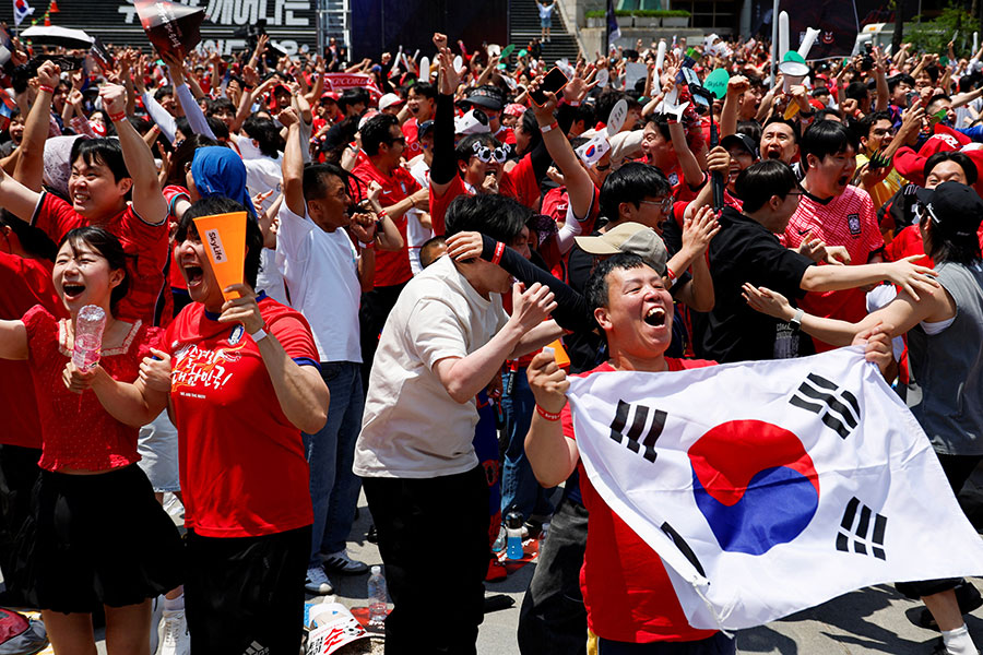 現地で観戦した韓国のサポーター【写真:ロイター】