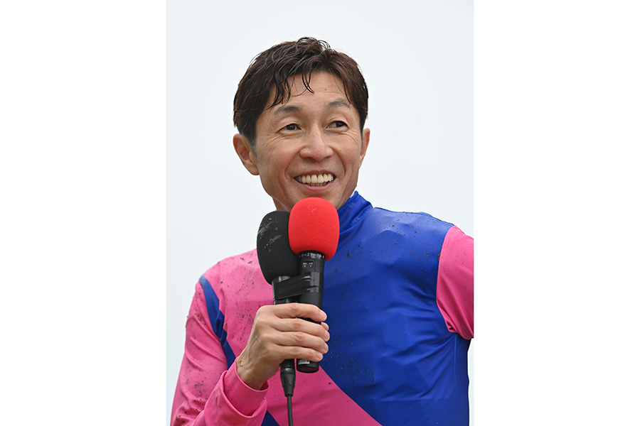 2週連続の勝利で、G1の史上最年長勝利をさらに更新した武豊騎手【写真:産経新聞社】
