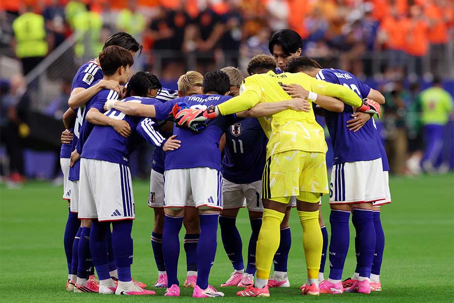 W杯初戦を戦うサッカー日本代表【写真:ロイター】