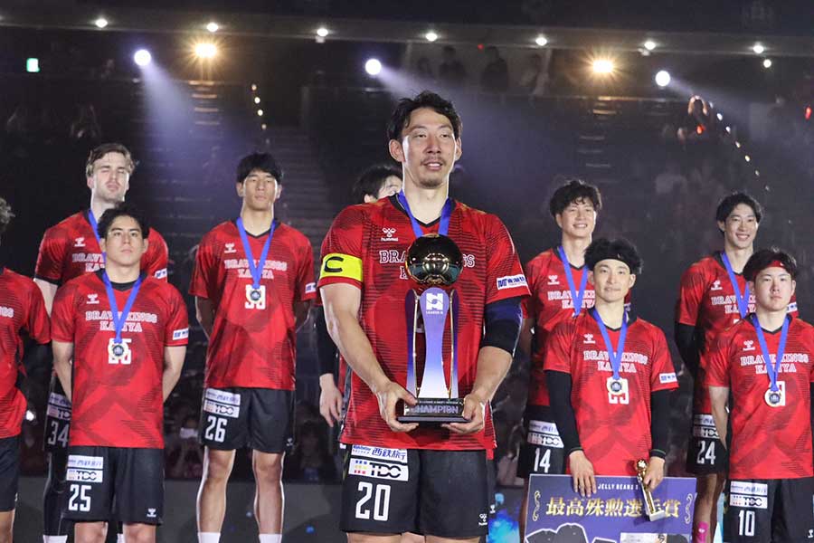 優勝したブレイヴキングス刈谷の主将・渡部仁【写真:横田美咲】
