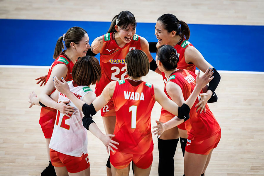 セルビアと対戦したバレー日本代表【写真:Volleyball World提供】
