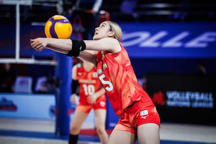 セルビア戦に出場した佐藤淑乃【写真：Volleyball World提供】
