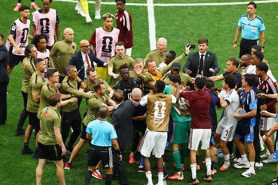 試合後、あわや乱闘となったカタール対カナダ戦【写真：ロイター】