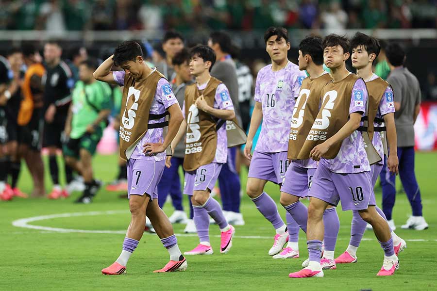 メキシコに0-1で敗れた韓国【写真：ロイター】