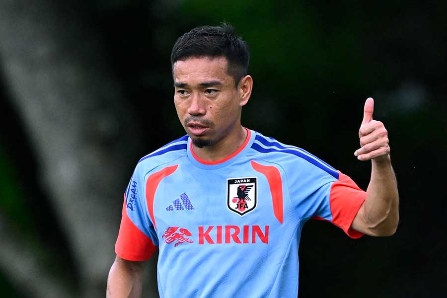 サッカー日本代表の長友佑都【写真:ロイター】