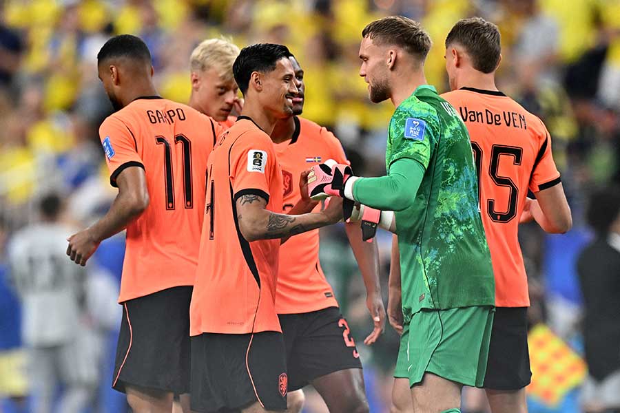 スウェーデンに勝利したオランダ代表【写真:ロイター】