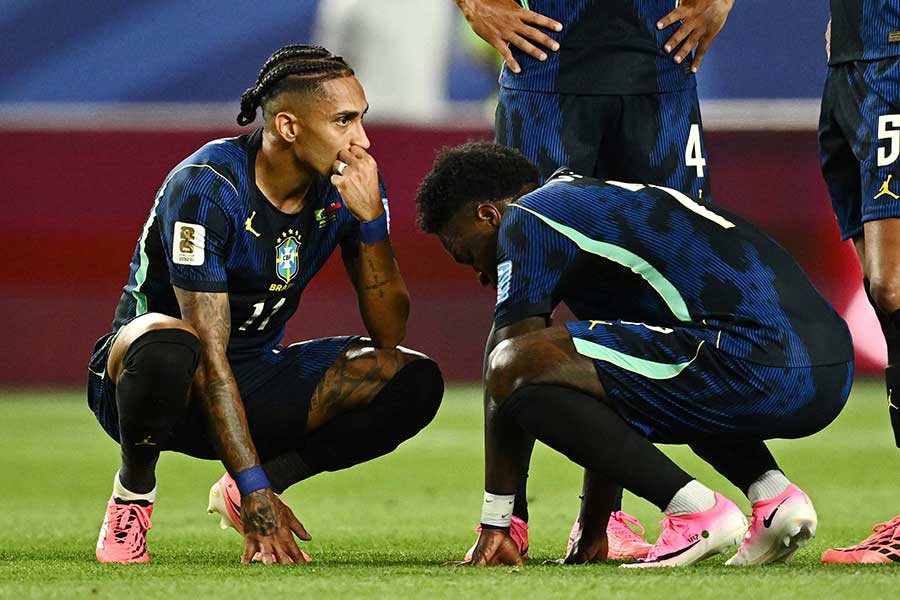 ハフィーニャ(左)【写真:ロイター】
