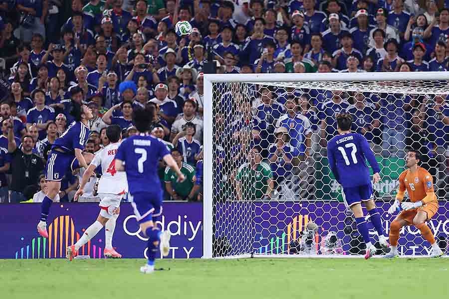 チュニジアに勝利したサッカー日本代表【写真:ロイター】