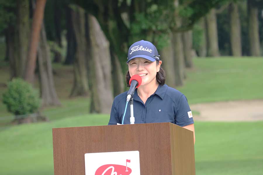 優勝スピーチをするイ・ミニョン【写真:柳田通斉】