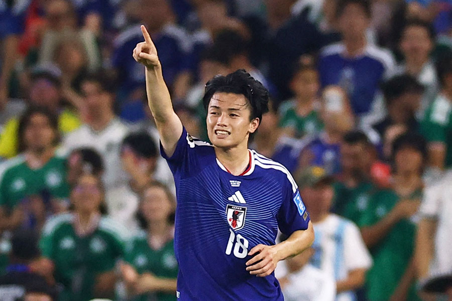 チュニジア戦で2得点を挙げたサッカー日本代表の上田綺世【写真：ロイター】