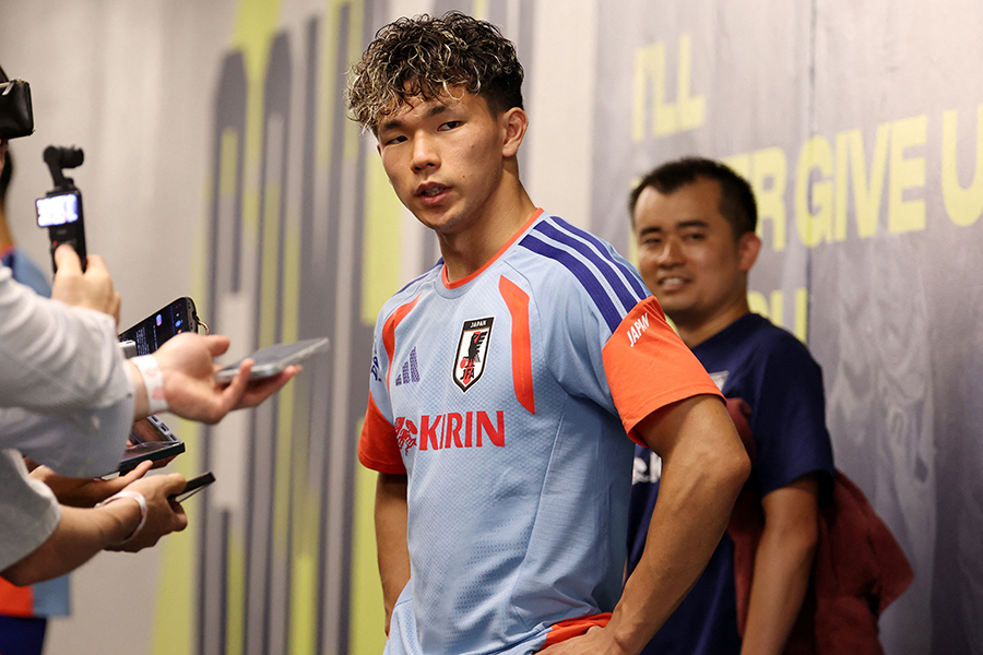 サッカー日本代表の塩貝健人【写真：ロイター】