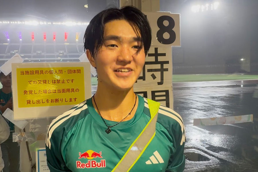 レース後に取材に応じる青学大・石川【写真：上田悠太】