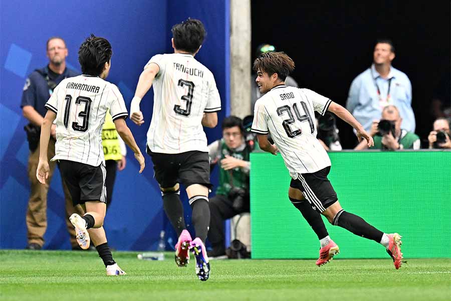 サッカー日本代表【写真：ロイター】