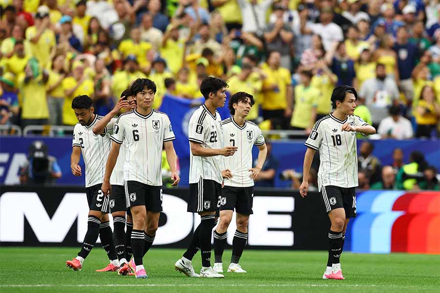 ブラジルに敗戦した日本代表【写真：ロイター】