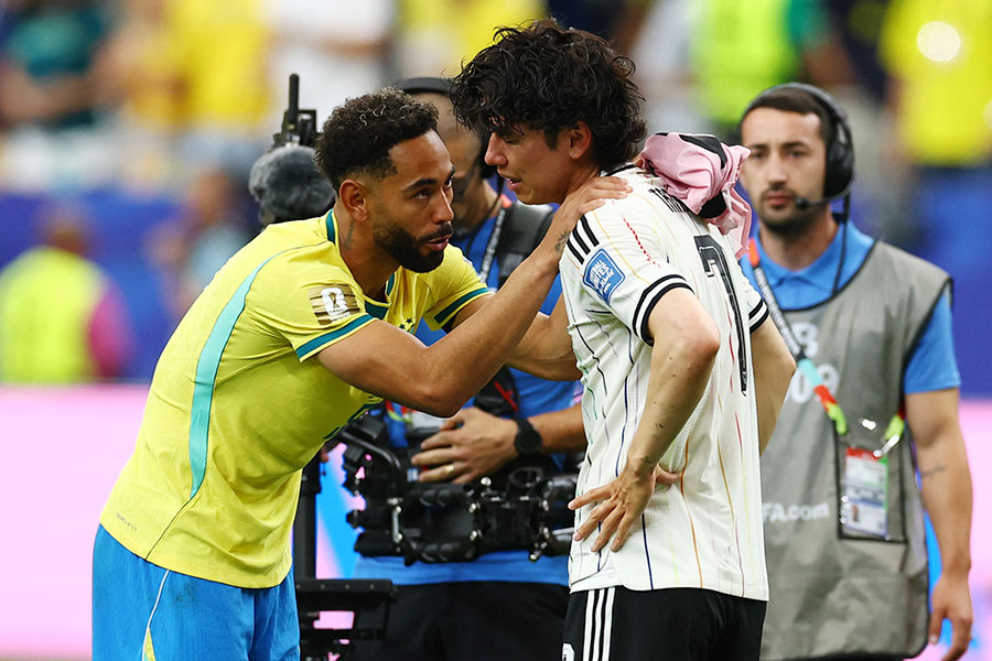 サッカー日本代表の田中碧(右)【写真:ロイター】