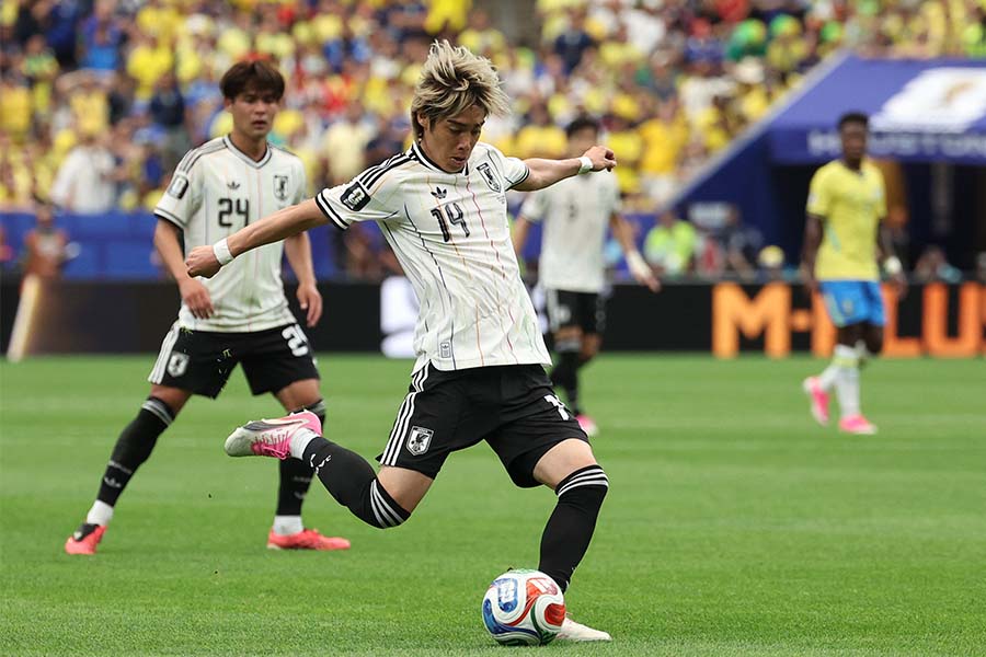 サッカー日本代表の伊東純也【写真:ロイター】