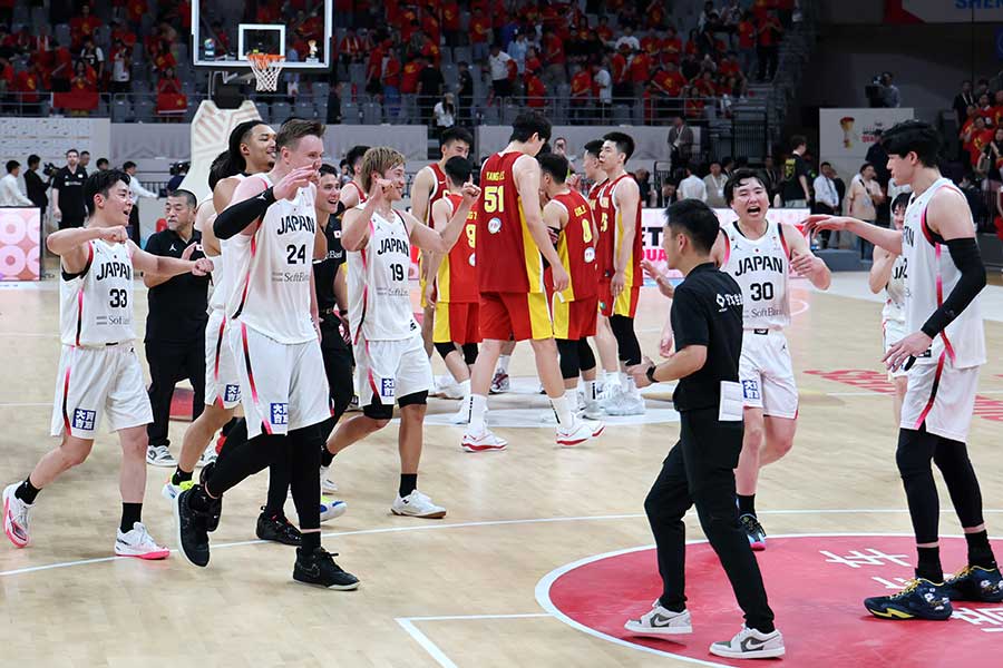 中国に92-73で勝利した日本【写真:新華社/アフロ】