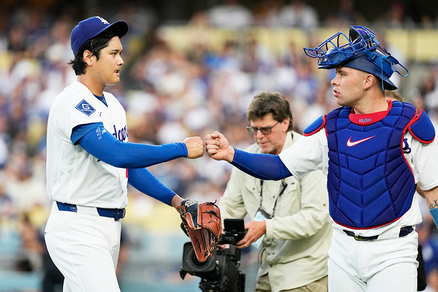 本拠地パドレス戦に先発登板した大谷翔平（左）とダルトン・ラッシング【写真：ロイター】