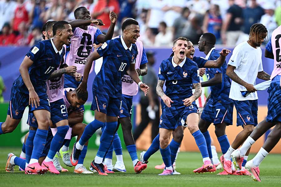 パラグアイに勝利したフランス代表【写真：ロイター】