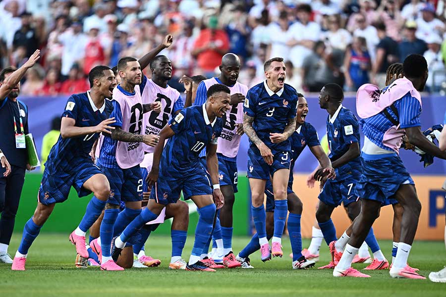 パラグアイに勝利したフランス代表【写真：ロイター】