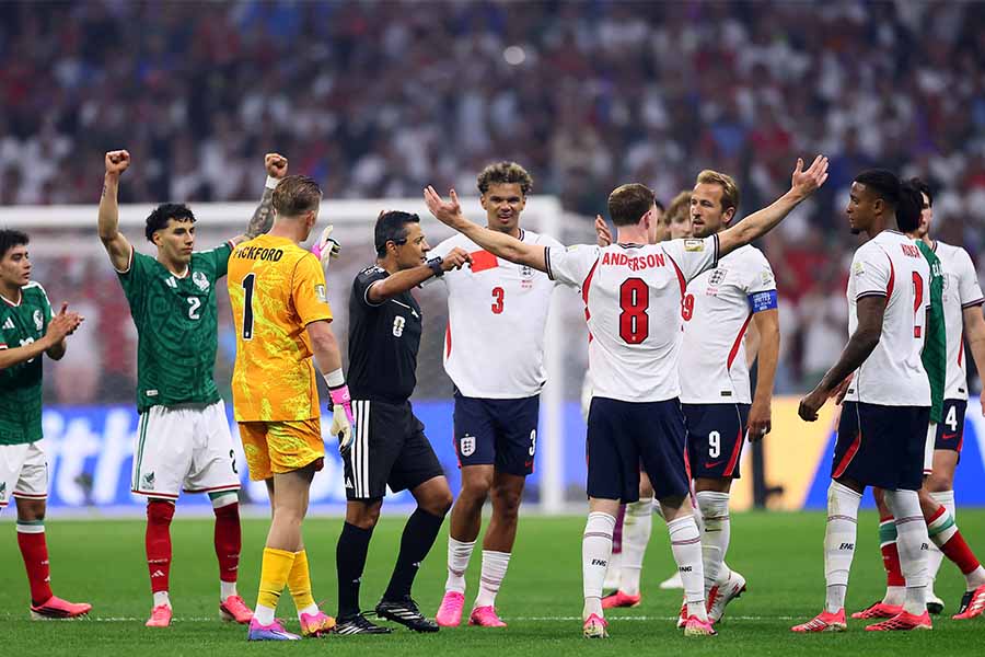 レッドカードも出たイングランドーメキシコ戦【写真:ロイター】