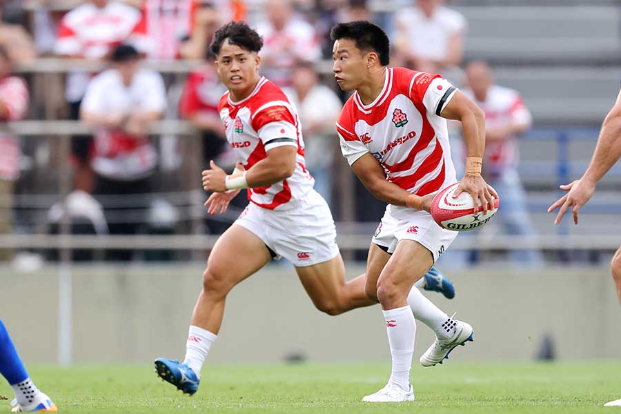 イタリア戦で躍動した伊藤龍之介（左）と齋藤直人【写真： 写真：西村尚己/アフロスポーツ】