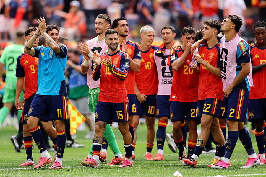 ベルギーに勝利したスペイン代表【写真：ロイター】