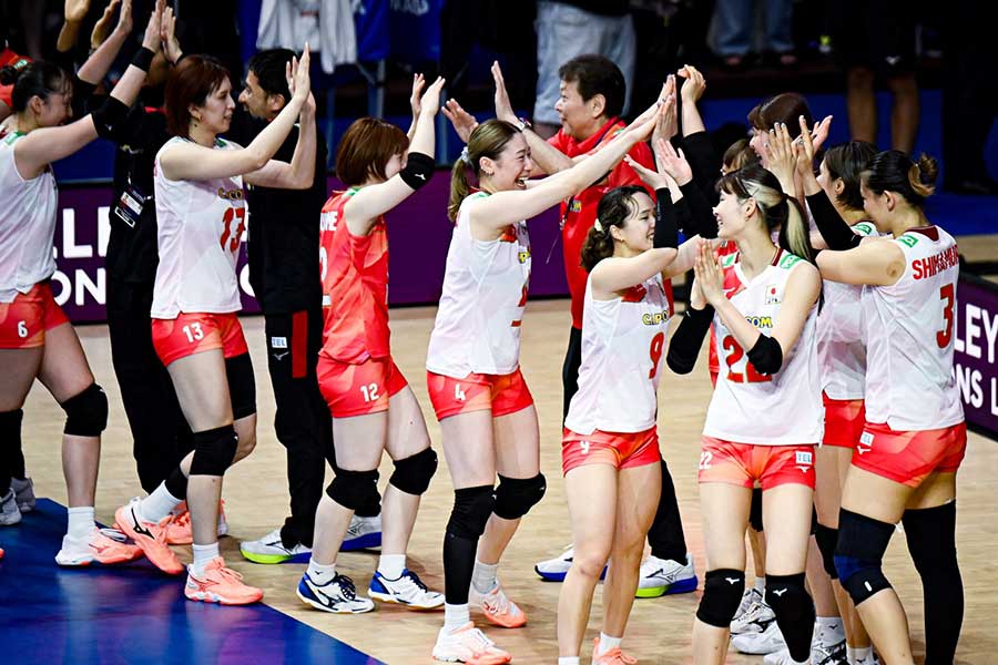 ポーランドと対戦したバレー女子日本代表【写真:中戸川知世】