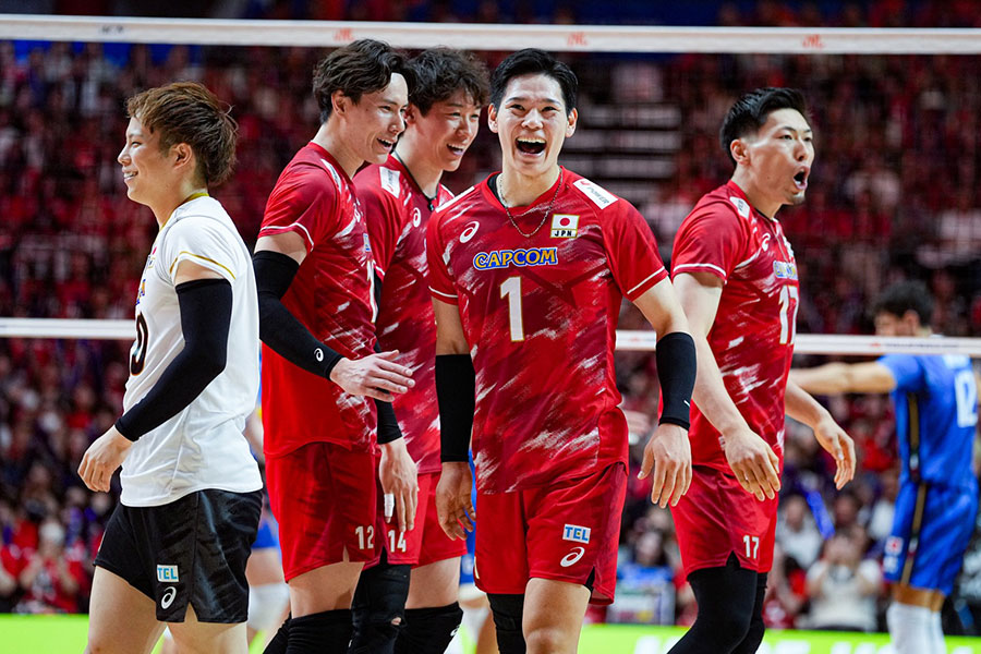 イタリアに勝利したバレーボール男子日本代表【写真：中戸川知世】
