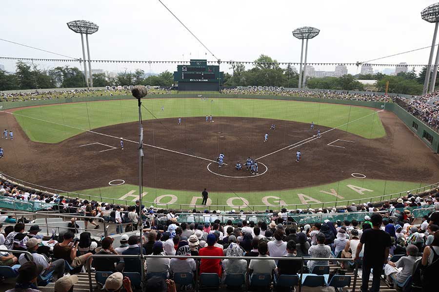 神奈川大会が行われる保土ケ谷球場【写真：加治屋友輝】