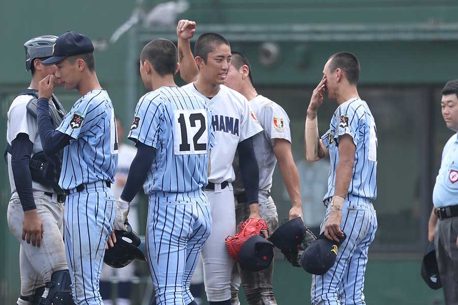 試合後、東海大相模ナインの目には涙も【写真:加治屋友輝】
