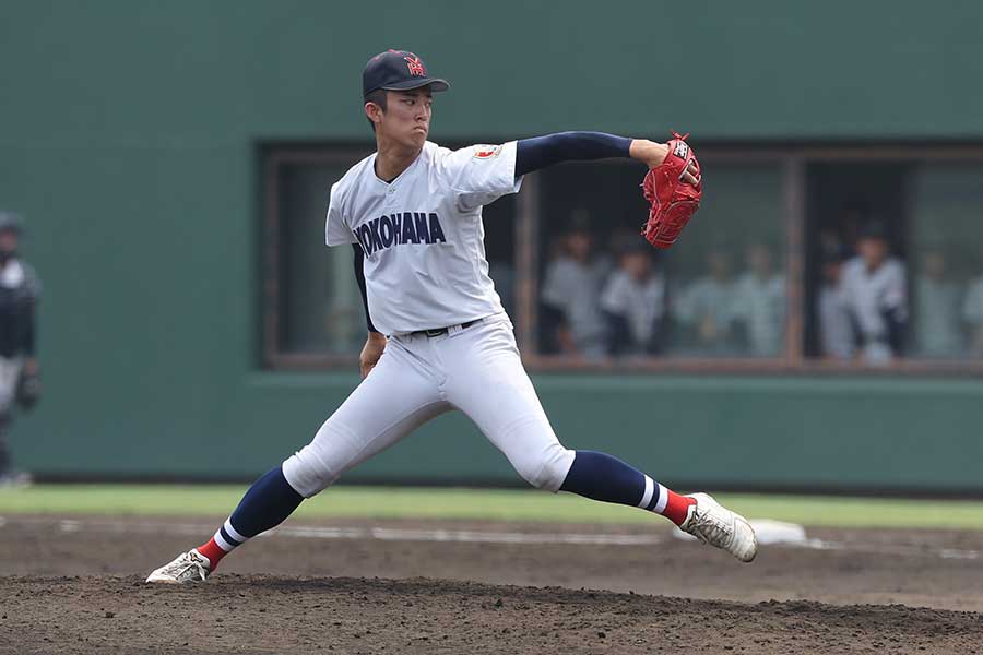 東海大相模戦に登板した横浜の織田翔希【写真:加治屋友輝】