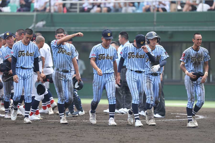 試合後、東海大相模ナインの目には涙も【写真:加治屋友輝】