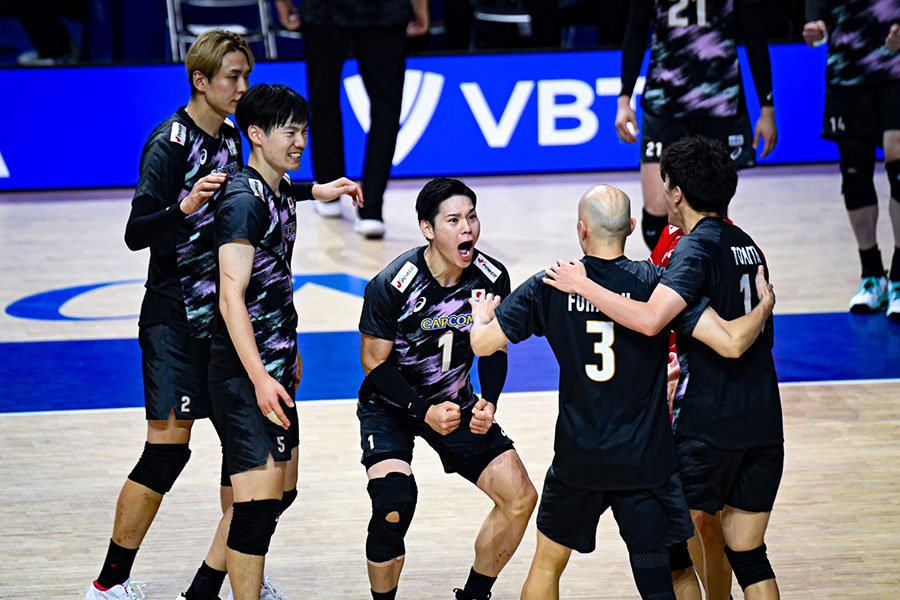 カナダと対戦したバレーボール男子日本代表【写真：中戸川知世】