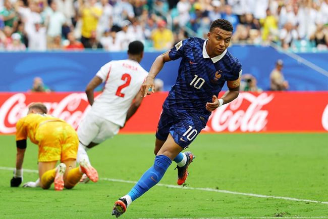 北中米W杯得点王キリアン・ムバッペ選手サインラモスフィールドユニ