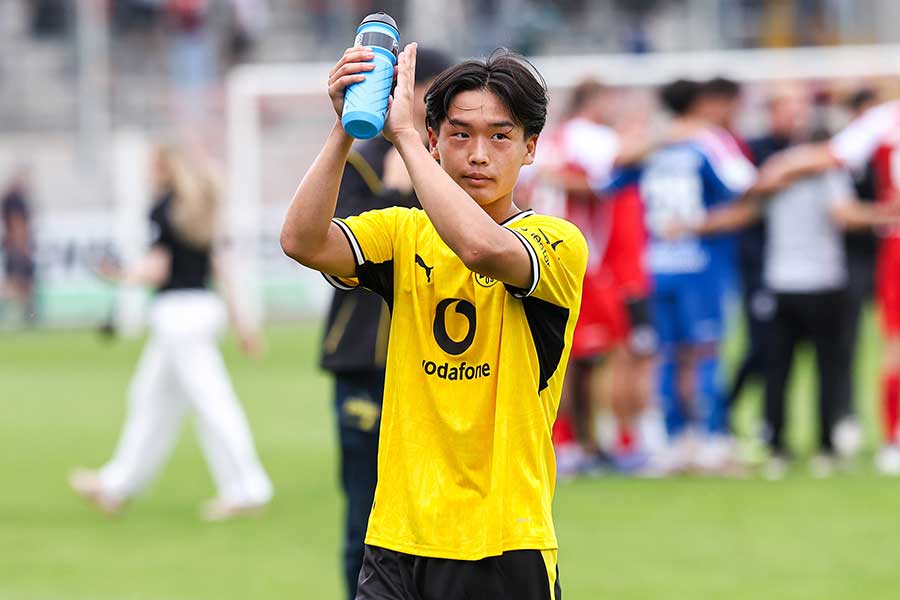 ドルトムントで鮮烈デビューを飾った山本天翔【写真:アフロ】