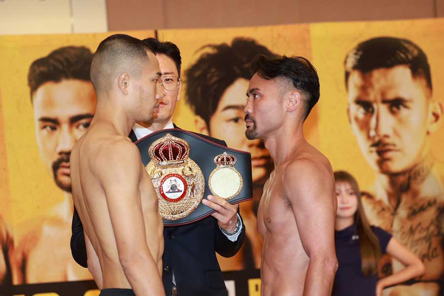増田陸(左)とフェースオフで睨みあった比嘉【写真:山口比佐夫】
