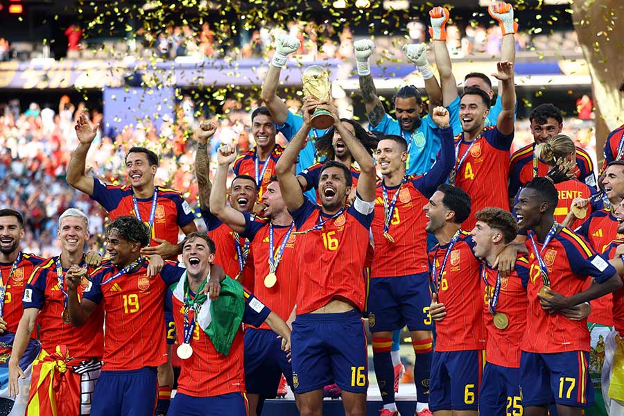 サッカーW杯で優勝したスペイン代表【写真:ロイター】