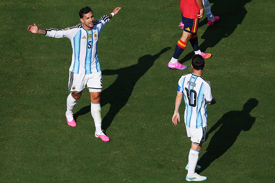 決勝に出場したアルゼンチンのパレデス(左)【写真:ロイター】