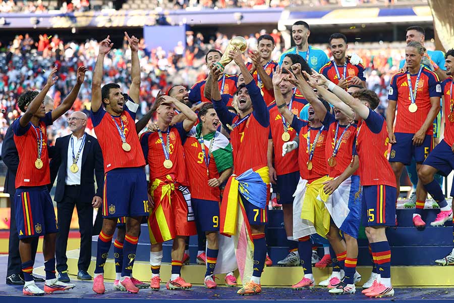 優勝したスペイン【写真:ロイター】